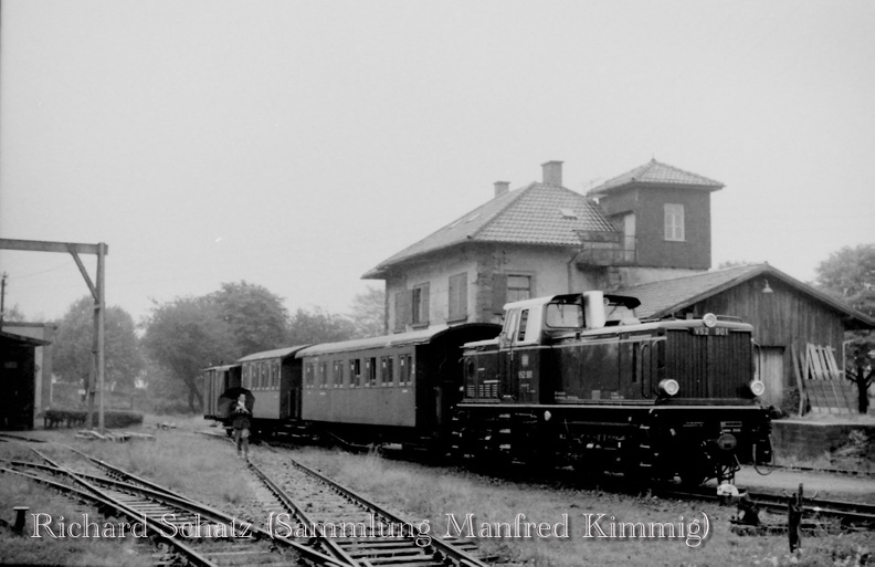 Mosbach-Mudau Lok V52901 mit Pz im Endbhf